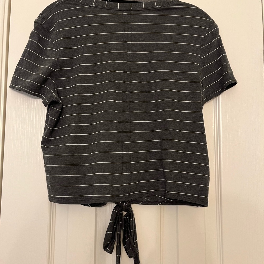 lululemon front tie top  charcoal gray  size 6